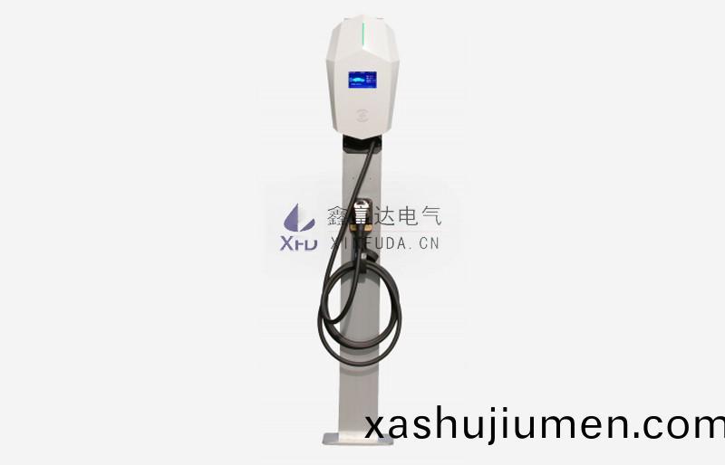 C30係列-7KW智能(neng)交流(liu)立柱(zhu)式充電樁【鑫富達(da)充電】 C30係列-7KW智(zhi)能交流立柱(zhu)式充電樁【鑫富達充電】